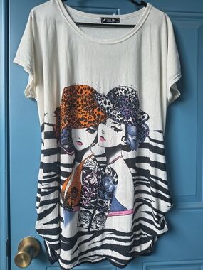 JULIA White Short-Sleeve Graphic Tee with Orange & Blue Illustration